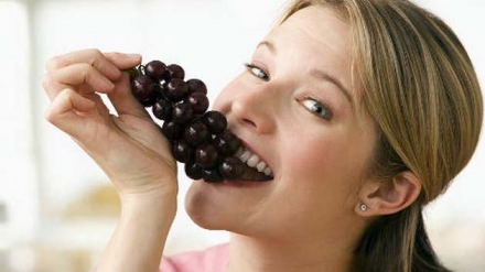 Healthy Life by Eating Grapes