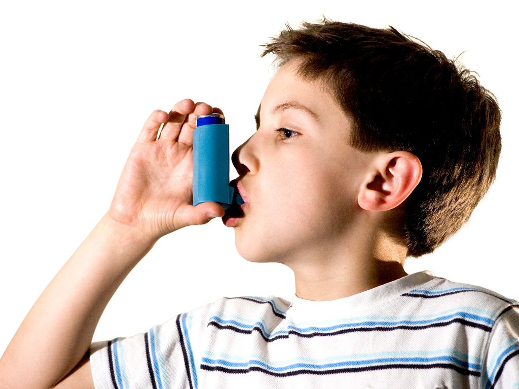 web-child-asthma-istock