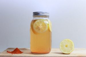Bebida-de-cúrcuma-y-limón-para-adelgazar-y-mejorar-la-digestión-768x512